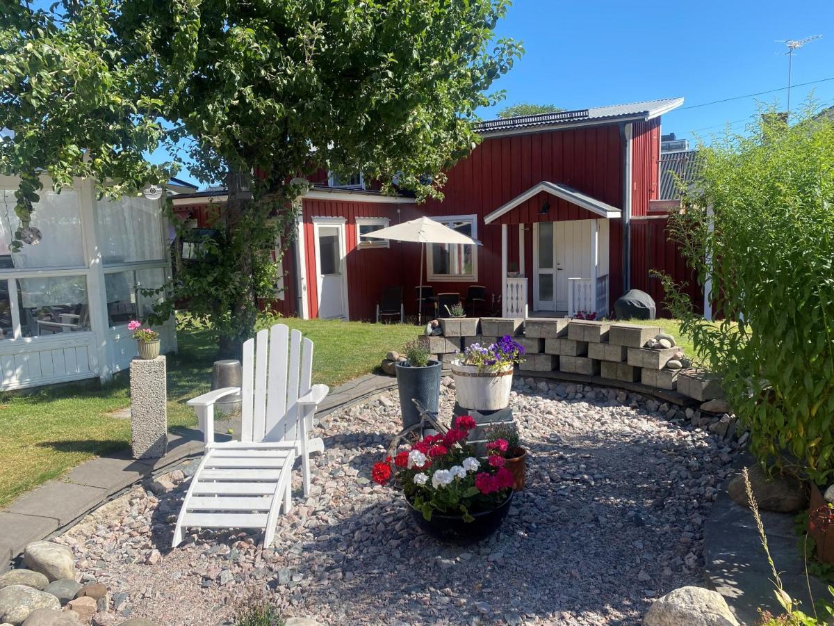 Gardshuset Mitt I Centrala Gaevle Exterior foto